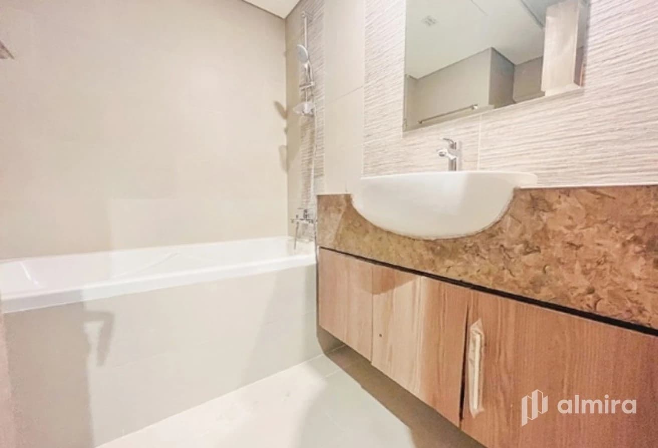 Studio w/+ Balcony | Prime Area | Well Maintained