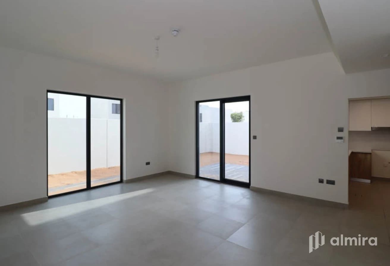 Single Row | Corner Unit | Direct to the Pool