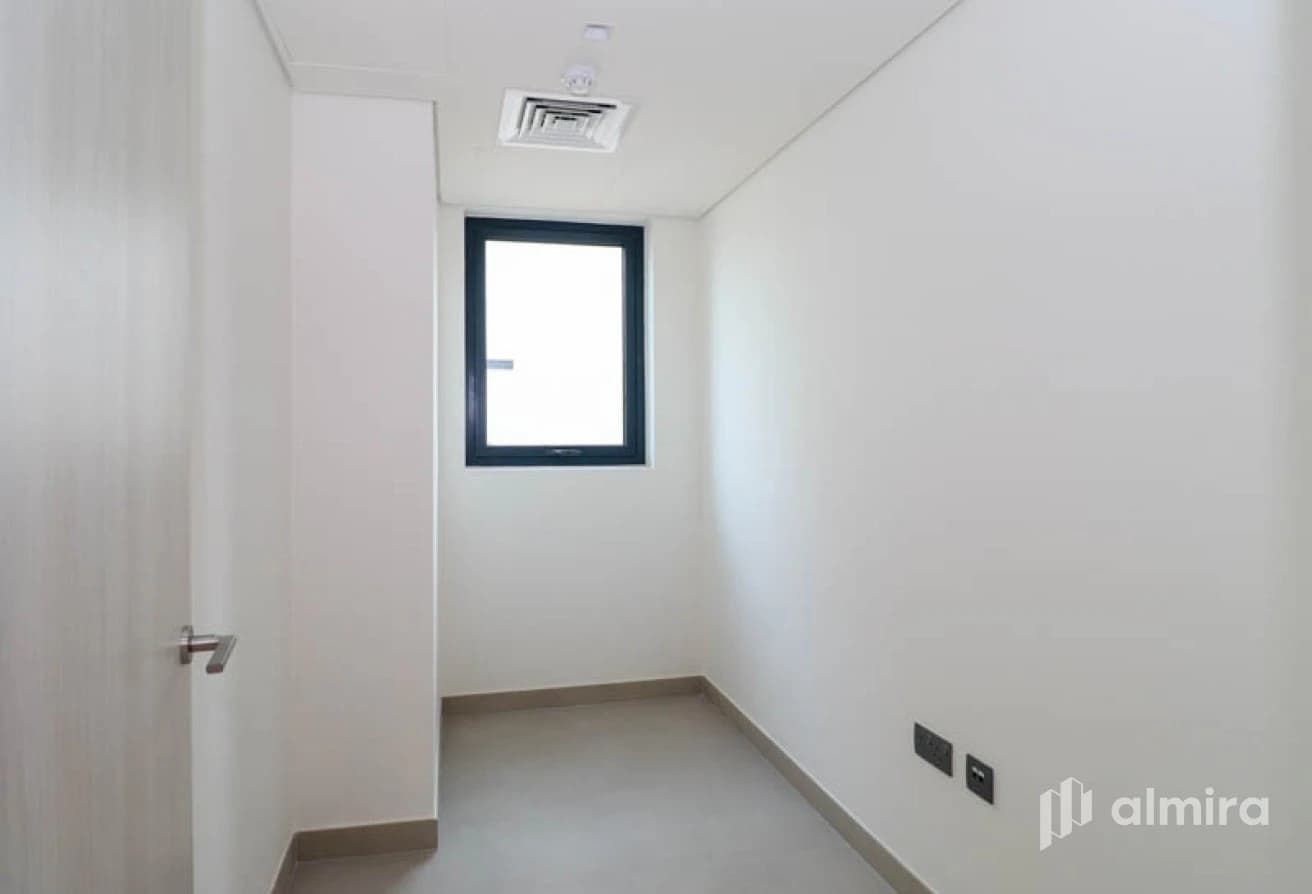 Single Row | Corner Unit | Direct to the Pool