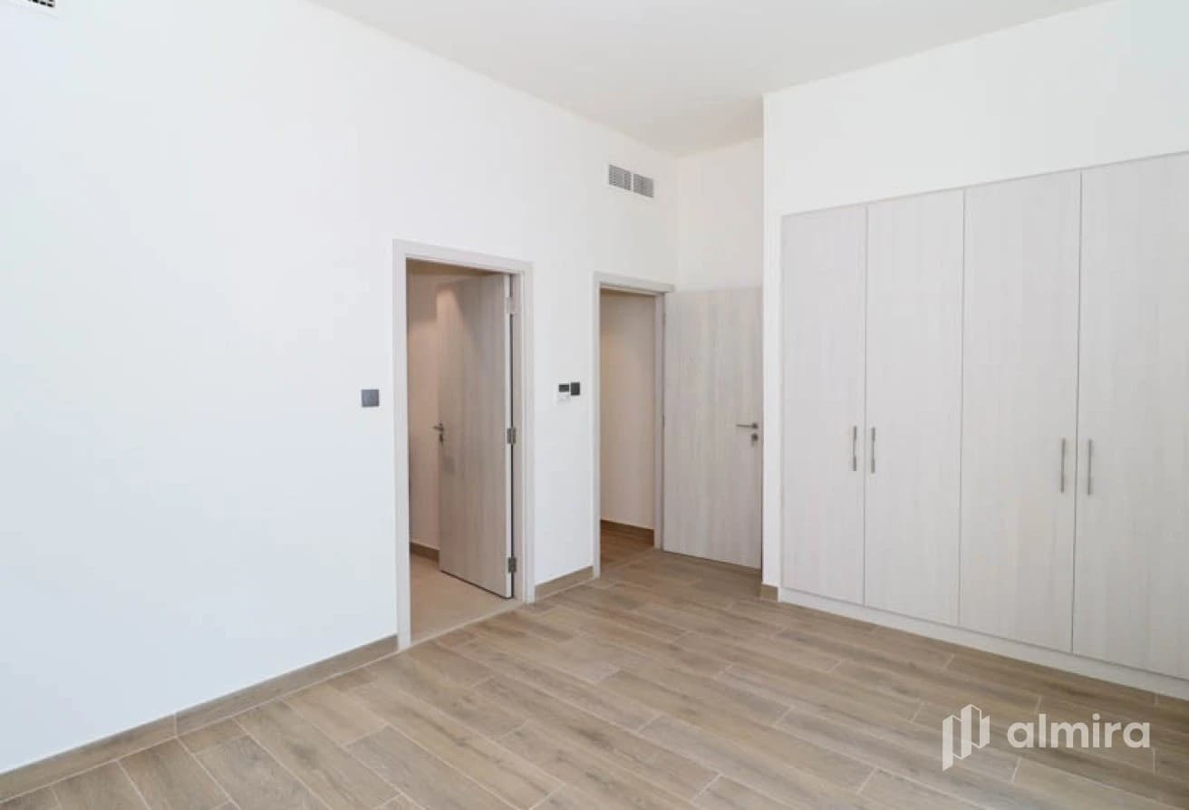 Single Row | Corner Unit | Direct to the Pool