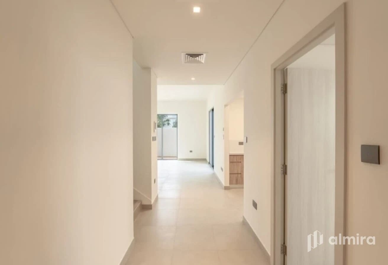 Single Row Corner Unit | Large Plot | Near Park