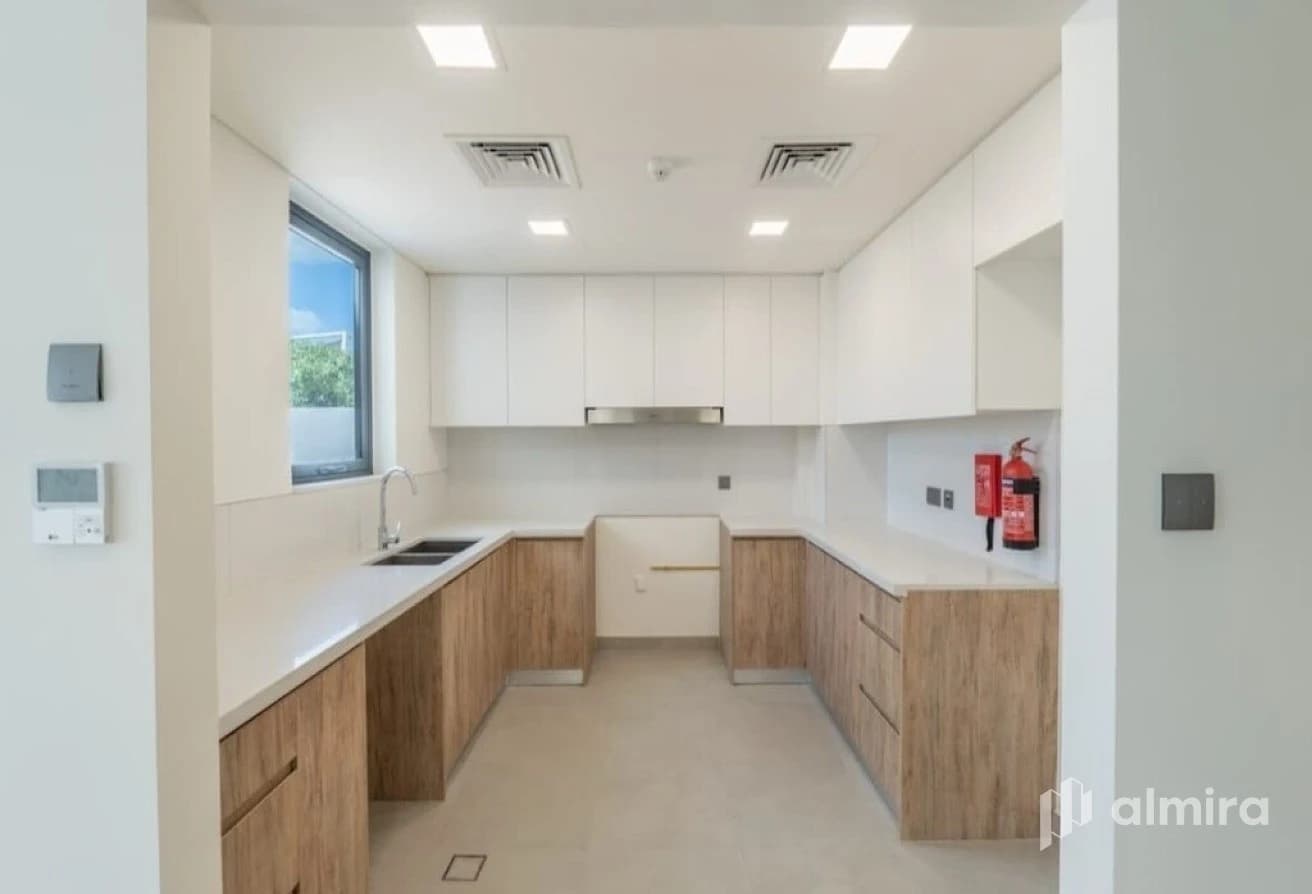 Single Row Corner Unit | Large Plot | Near Park
