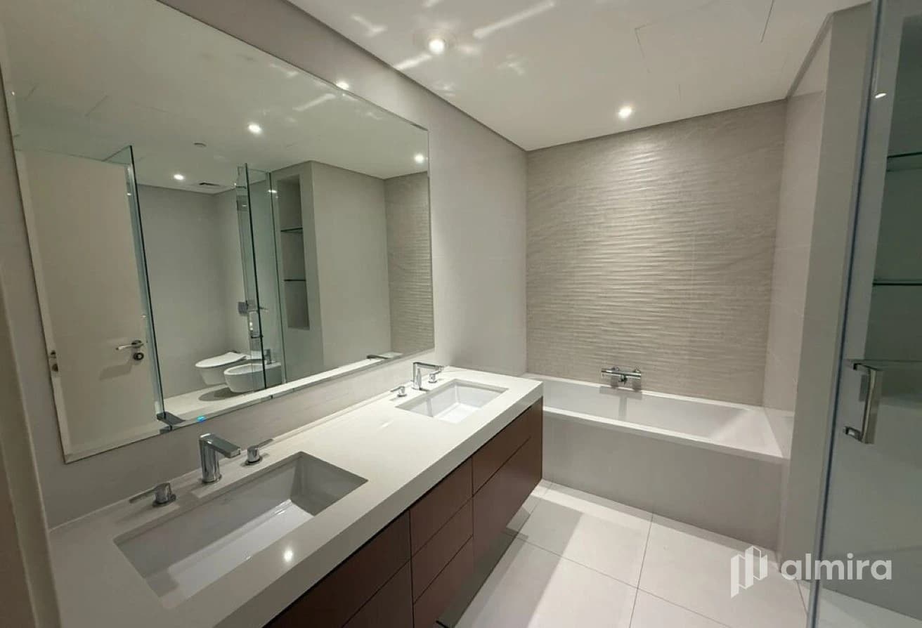 Elegant 2BR+M | Beach Access | Community View