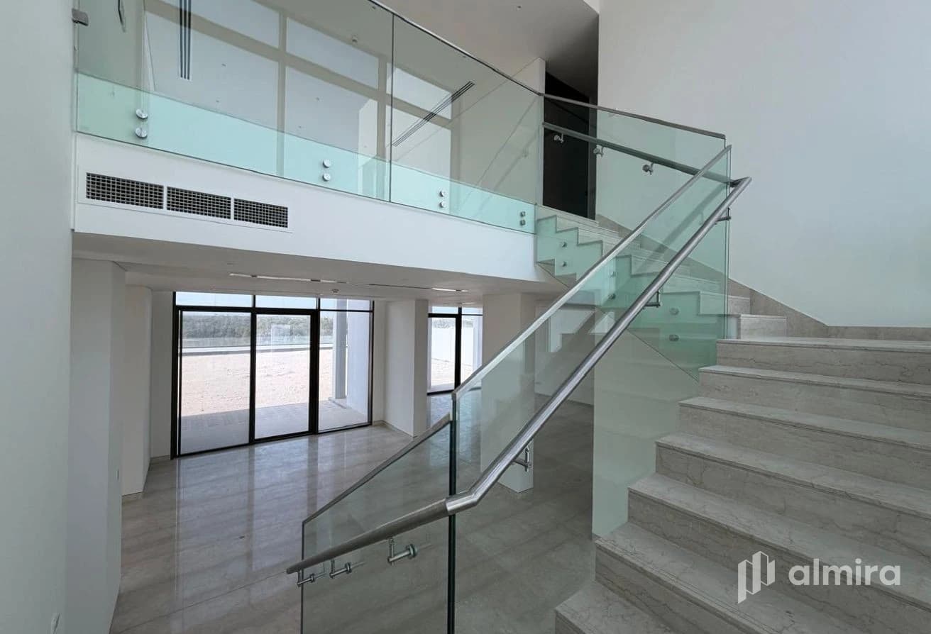 Waterfront Living | Single Row | Vacant