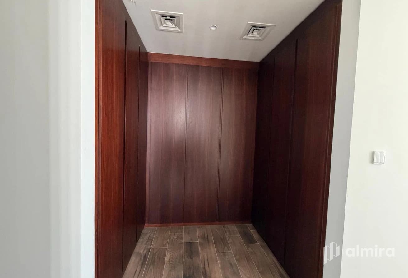 Waterfront Living | Single Row | Vacant