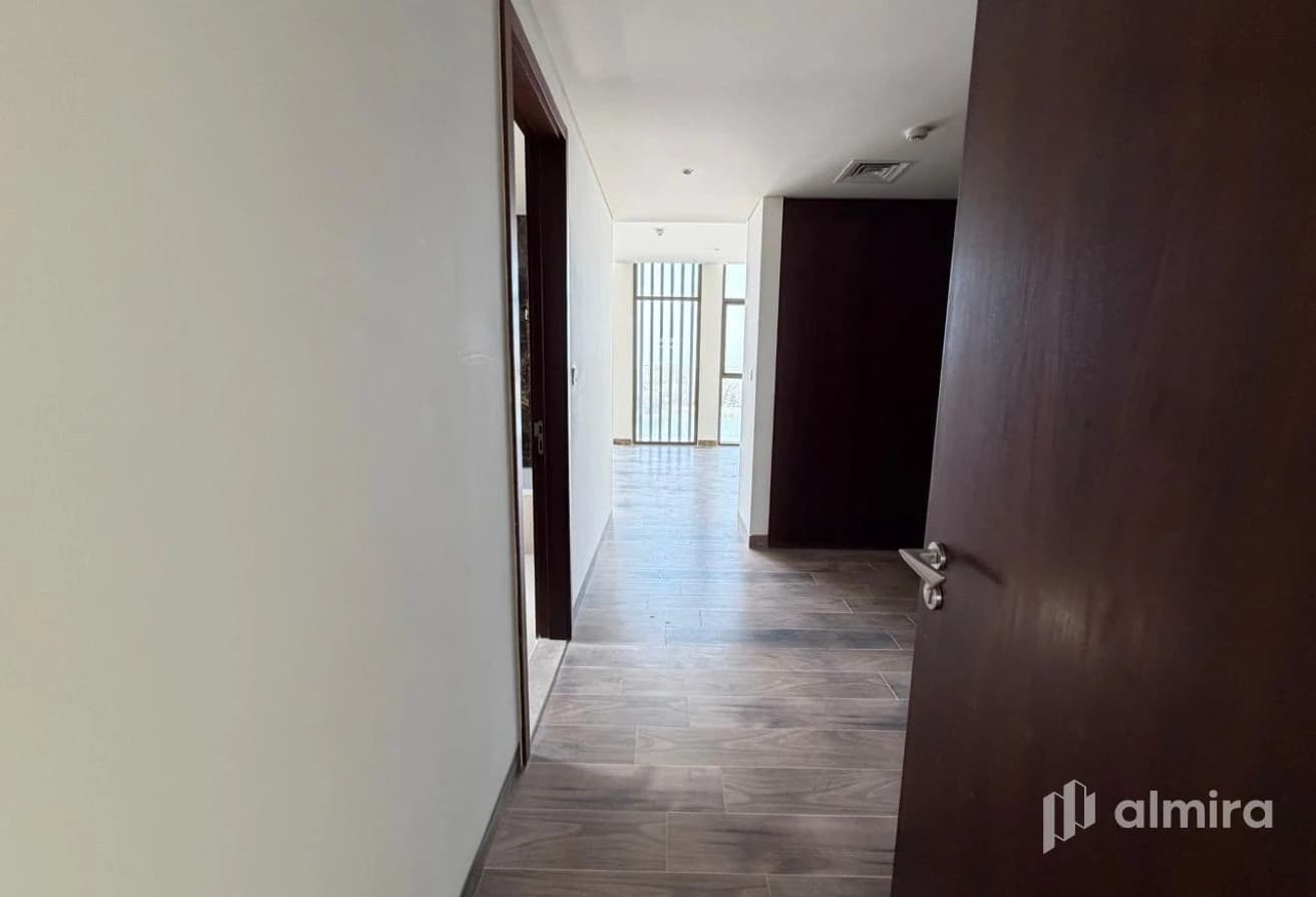 Waterfront Living | Single Row | Vacant