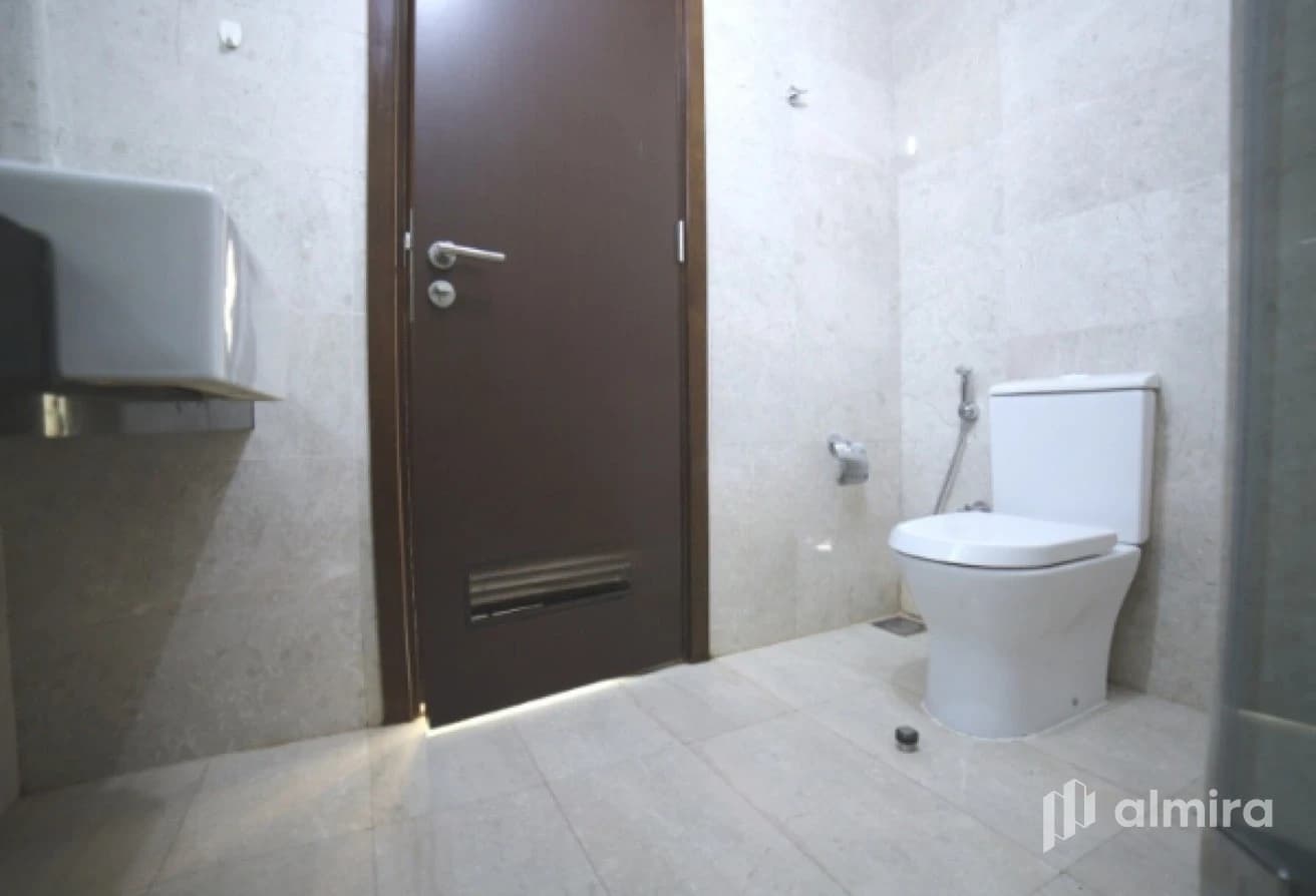 High Floor | Vacant | Prime Location