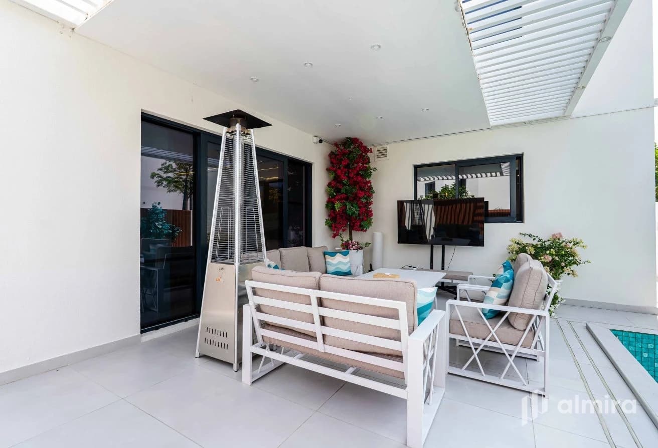 Single Row | Fully Furnished | Private Pool