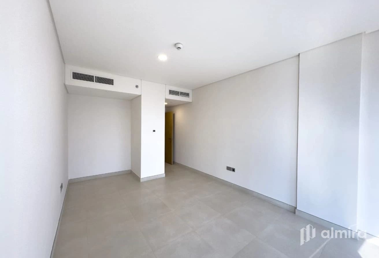 Radiant Heights | Vacant | Brand New | Huge Layout