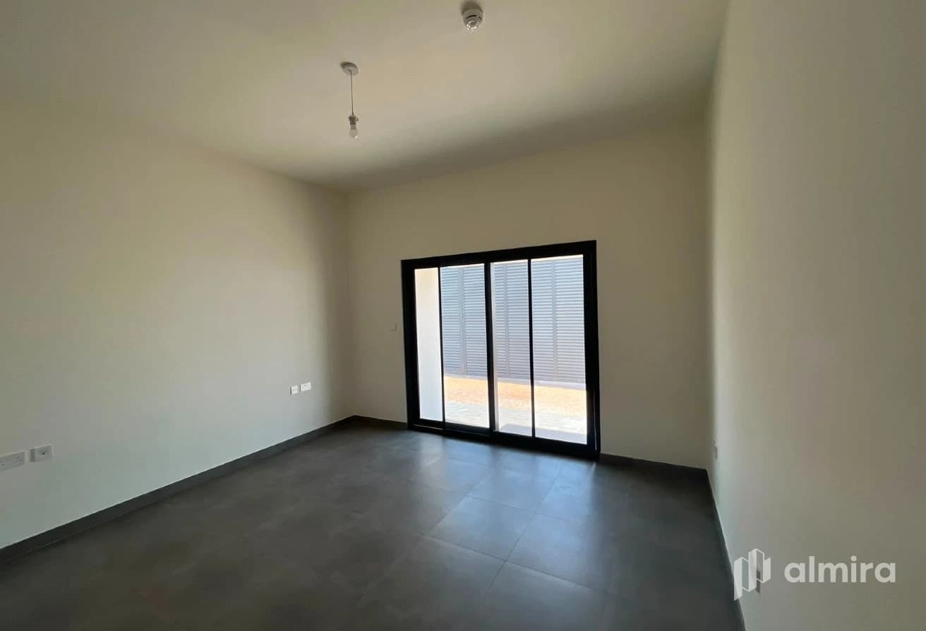 Single Row Corner | Vacant | Brand New