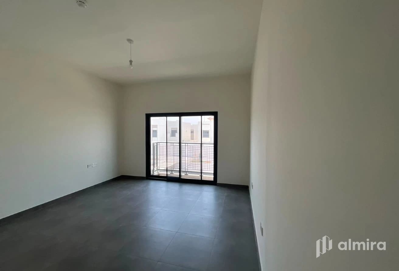 Single Row Corner | Vacant | Brand New